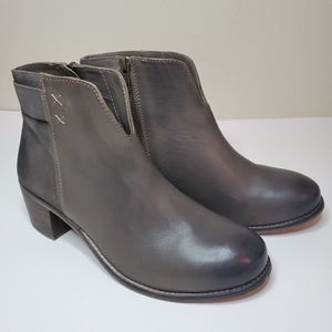 Diba True Gray Leather Ankle Boots 8M.